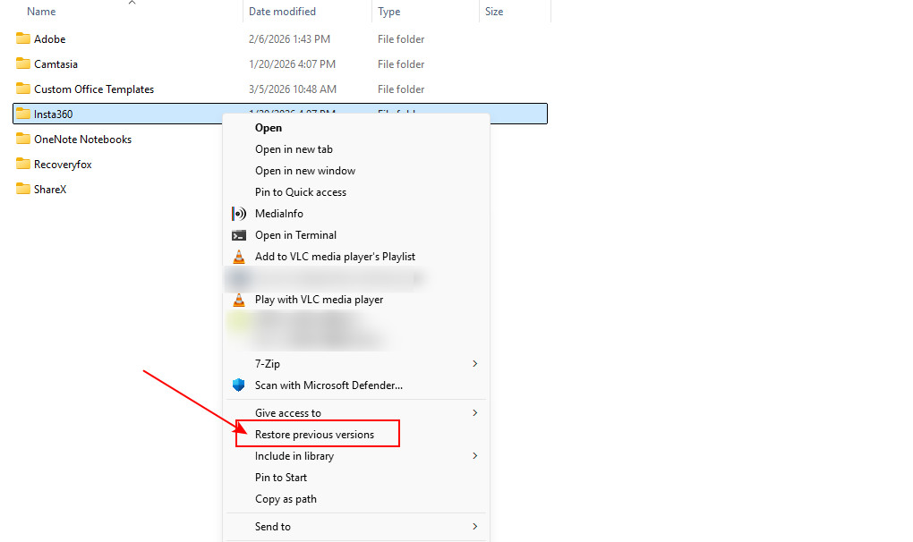 Sélectionner Restaurer les versions précédentes dans le menu
